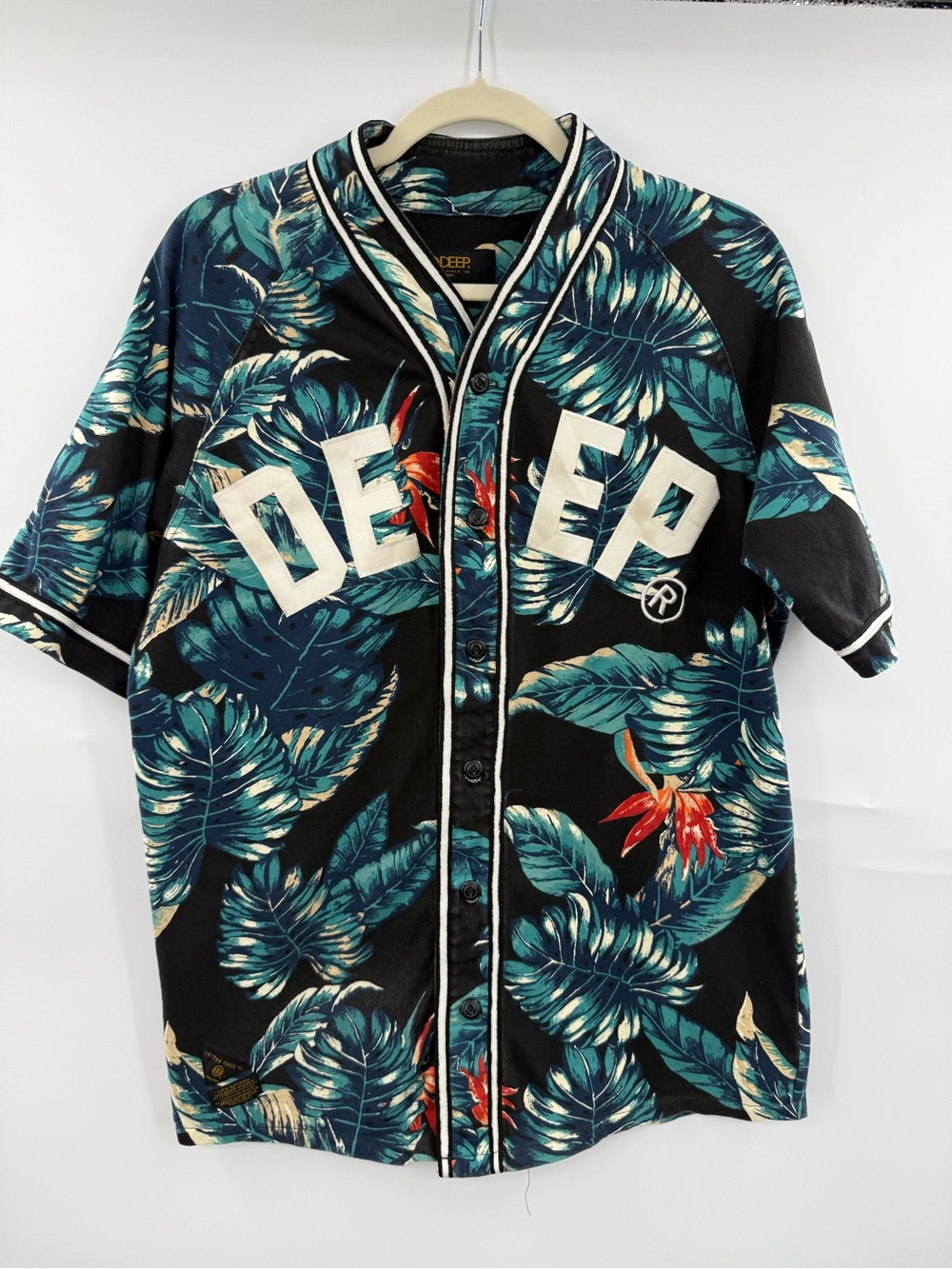 10.Deep Tropical Floral Baseball Jersey Men’s Large Black Hawaiian Button Front